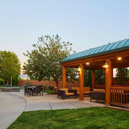 Отель Courtyard Medford Airport Экстерьер фото