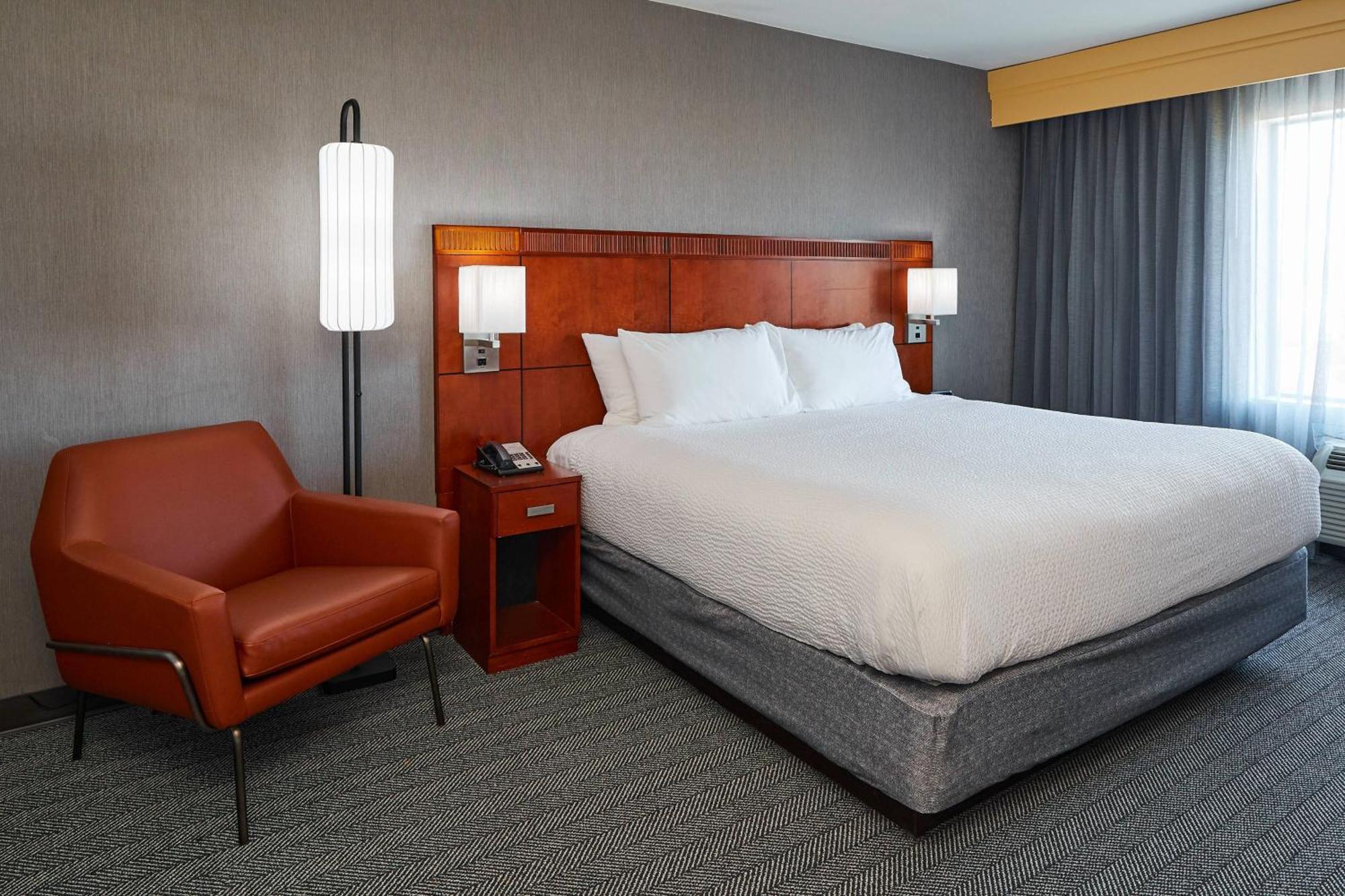 Отель Courtyard Medford Airport Экстерьер фото