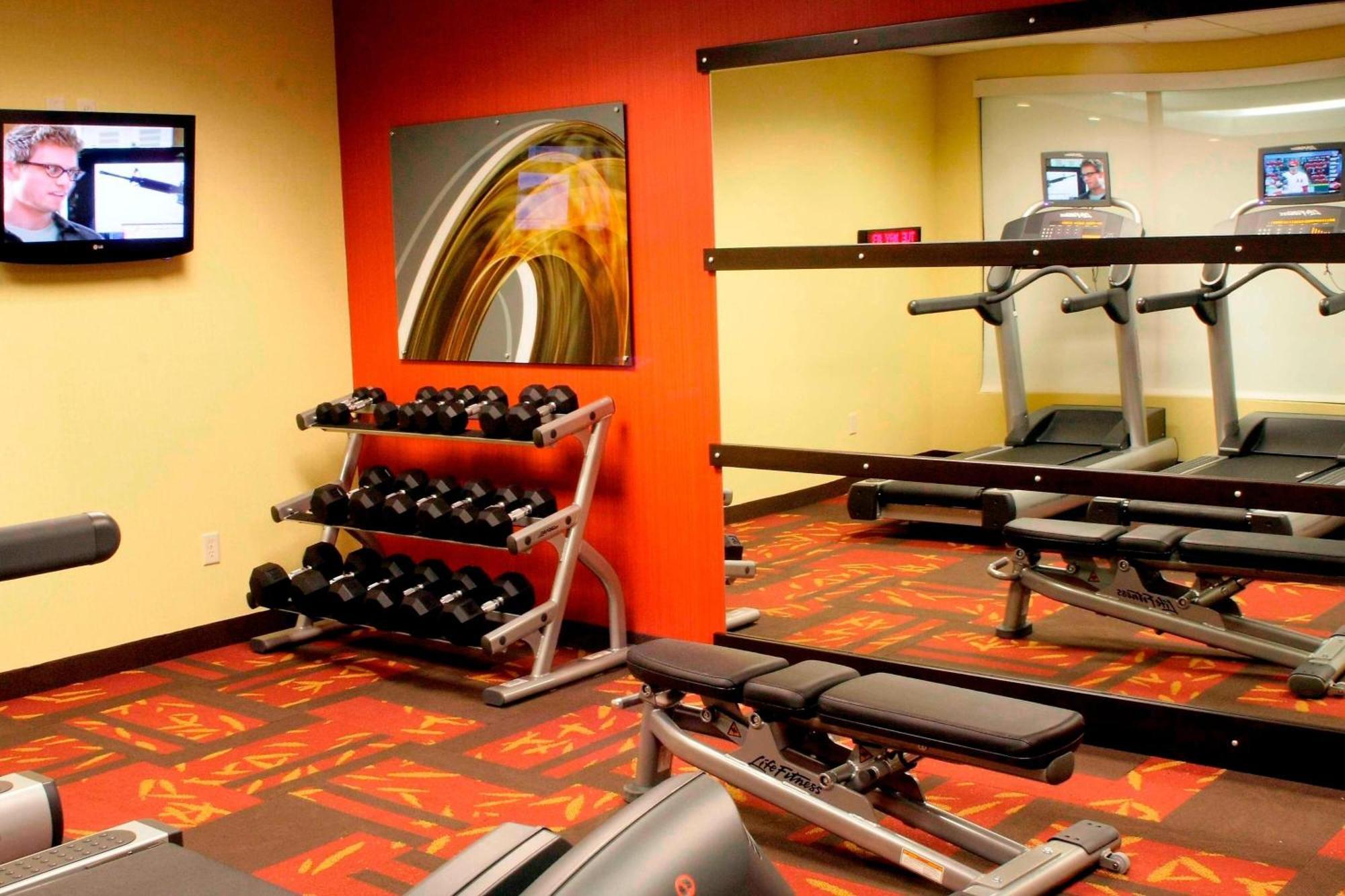 Отель Courtyard Medford Airport Экстерьер фото