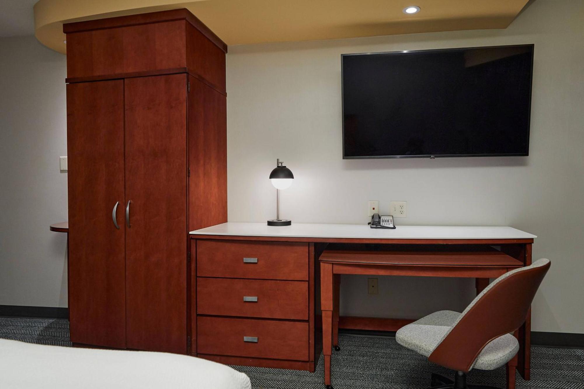 Отель Courtyard Medford Airport Экстерьер фото