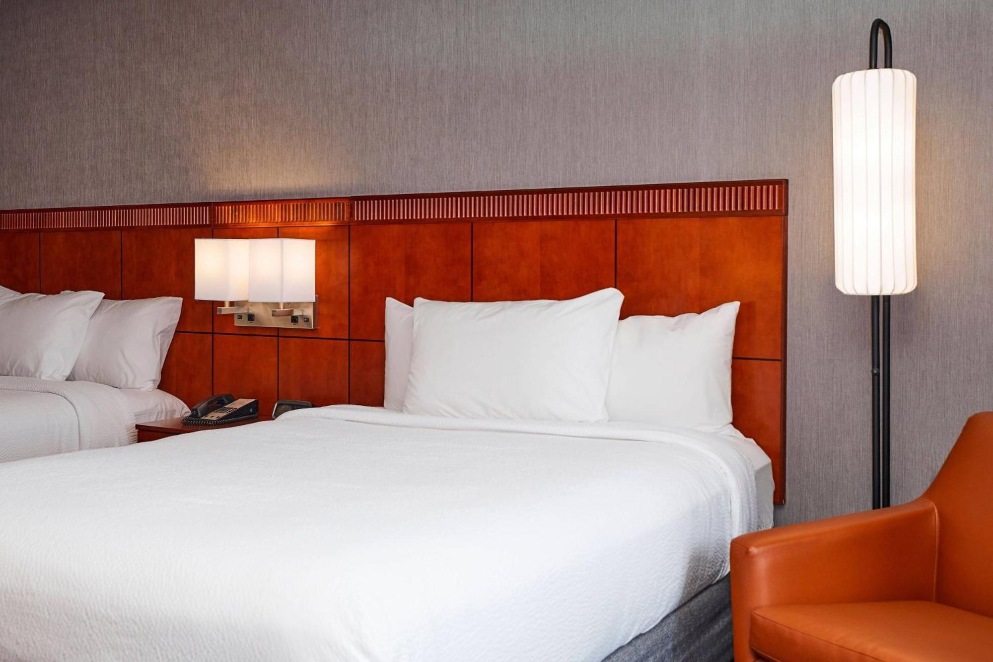 Отель Courtyard Medford Airport Экстерьер фото