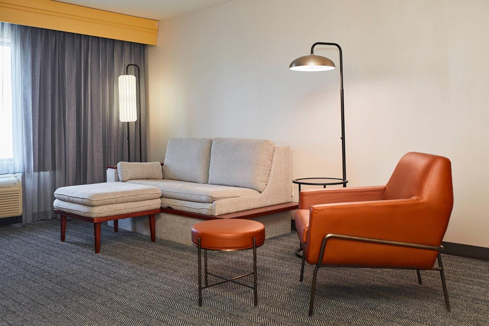 Отель Courtyard Medford Airport Экстерьер фото