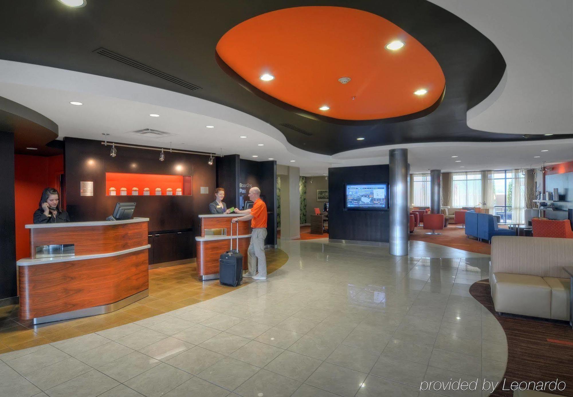 Отель Courtyard Medford Airport Экстерьер фото