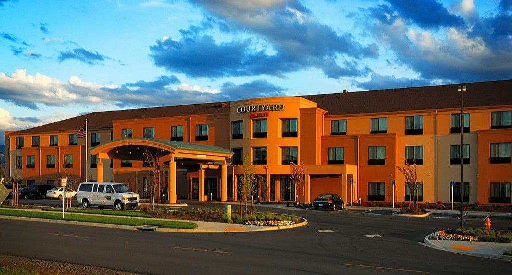 Отель Courtyard Medford Airport Экстерьер фото